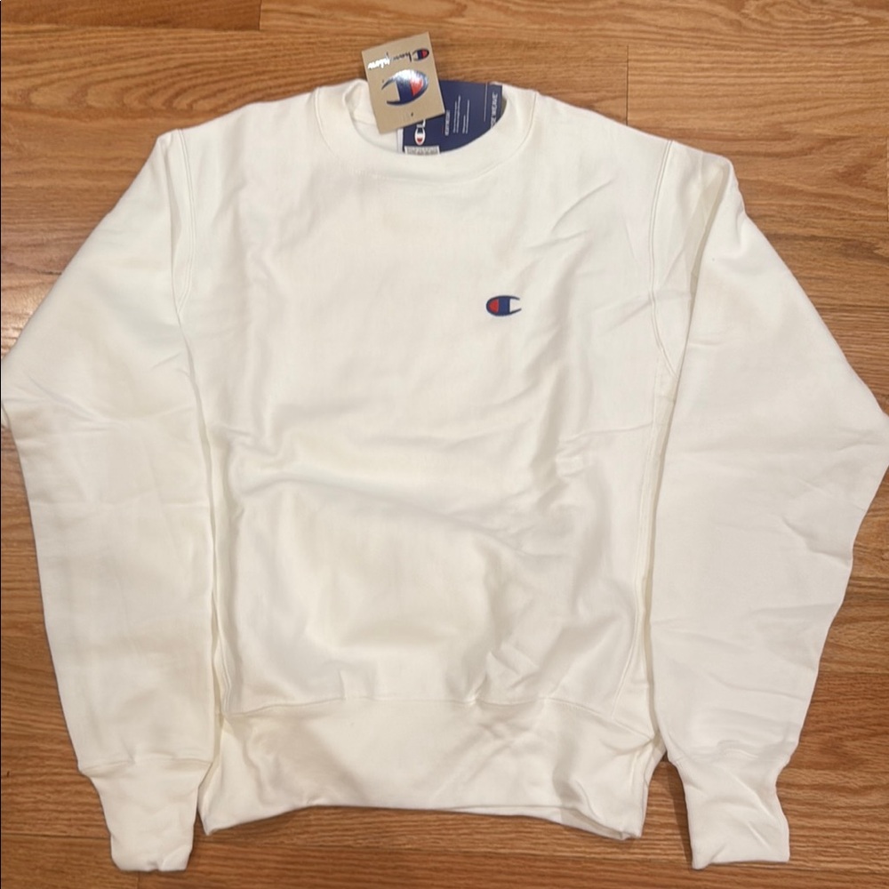 NWT Champion Women’s White Sweatshirt size S